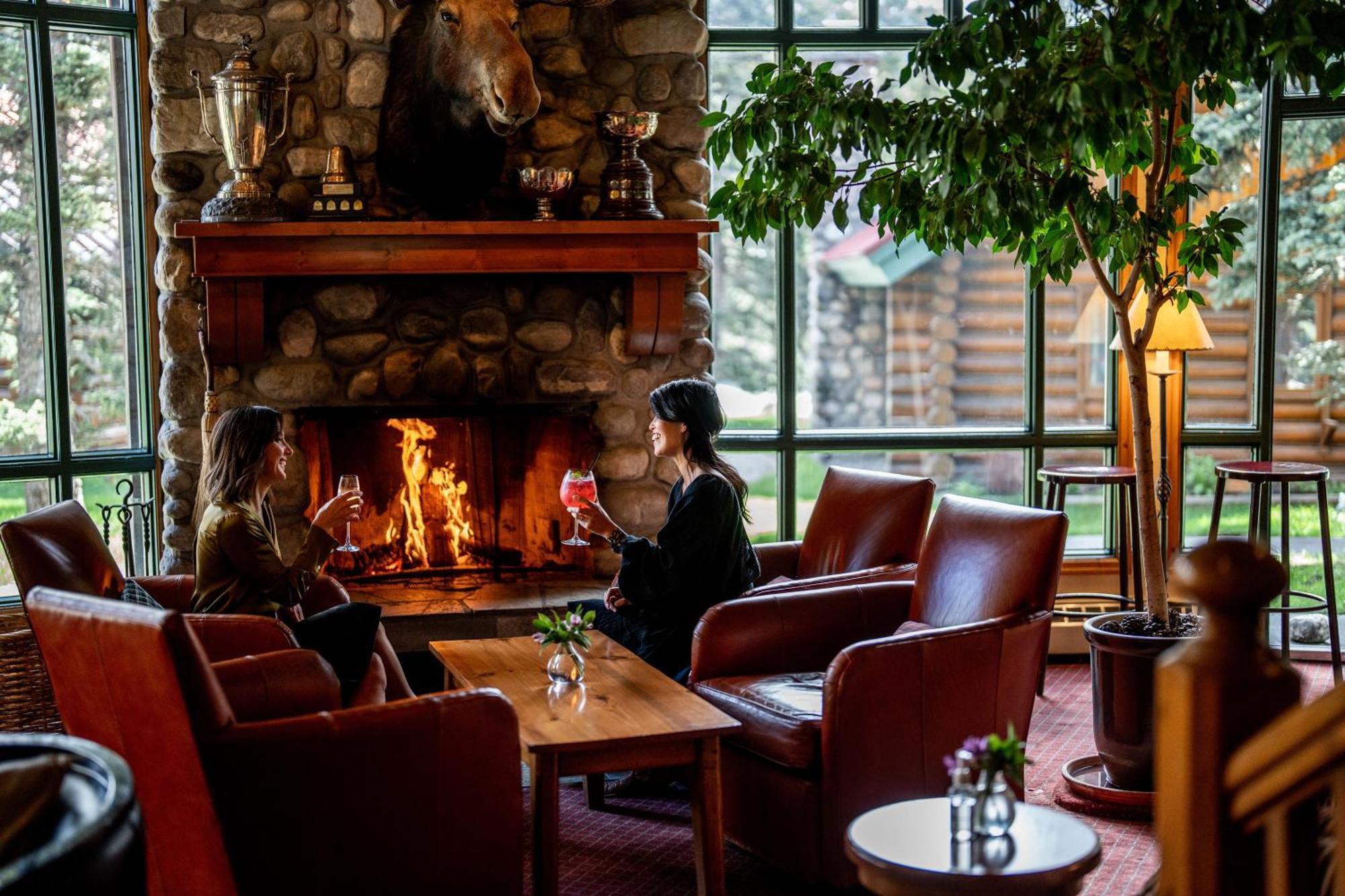 Post Hotel & Spa Lake Louise Exterior foto