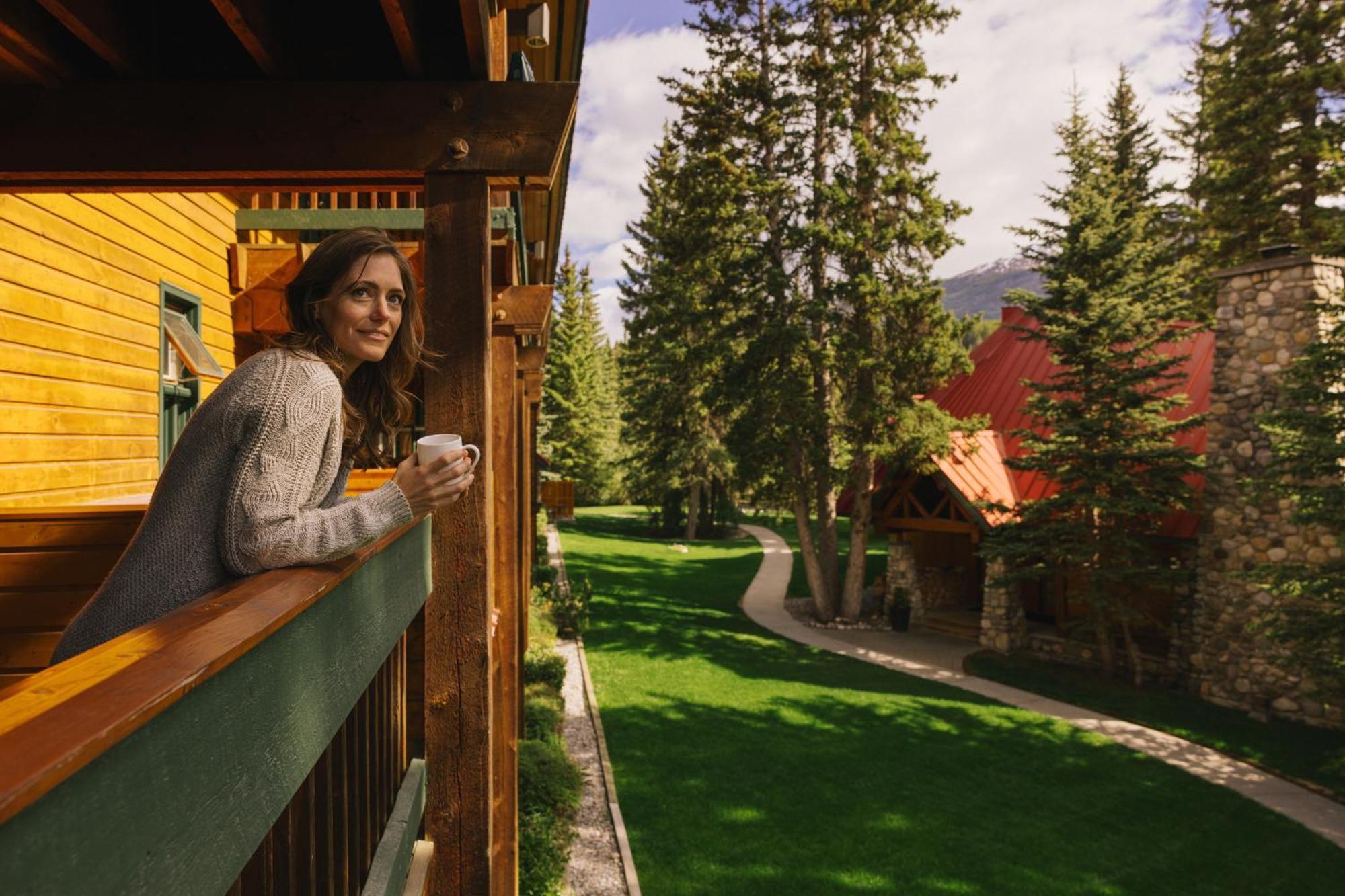 Post Hotel & Spa Lake Louise Exterior foto