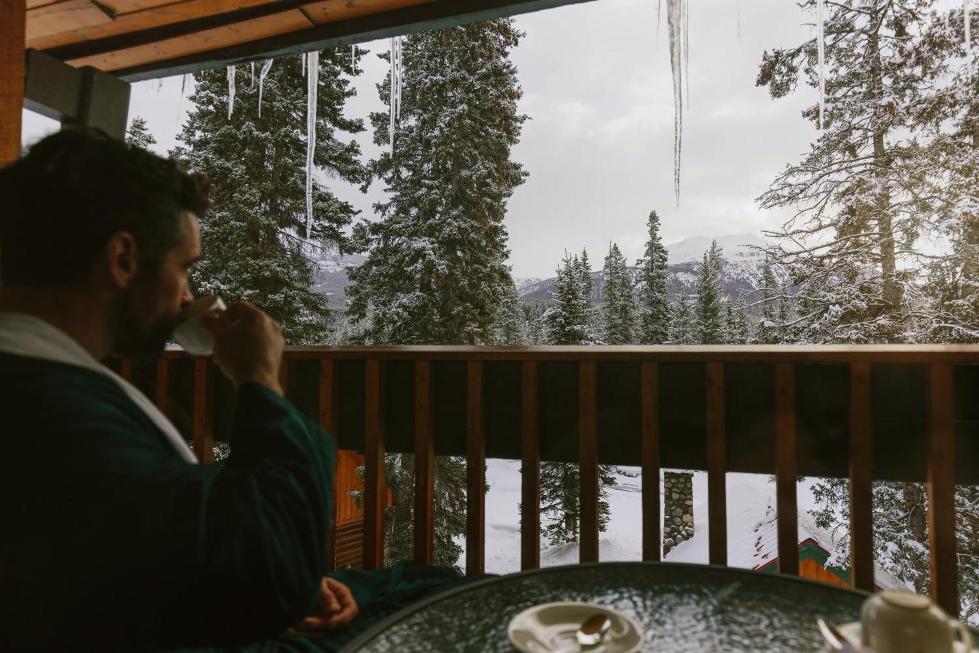 Post Hotel & Spa Lake Louise Exterior foto